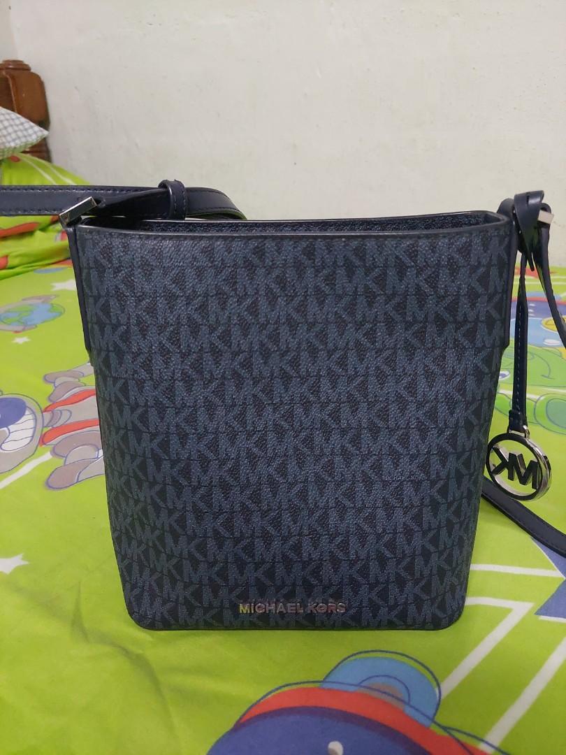 Michael Kors Suri Small Bucket, Luxury, Bags & Wallets on Carousell