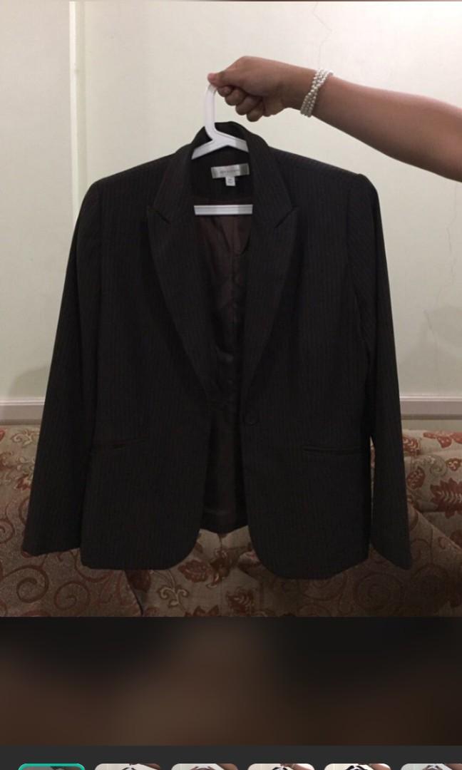 onesimus coat and tie