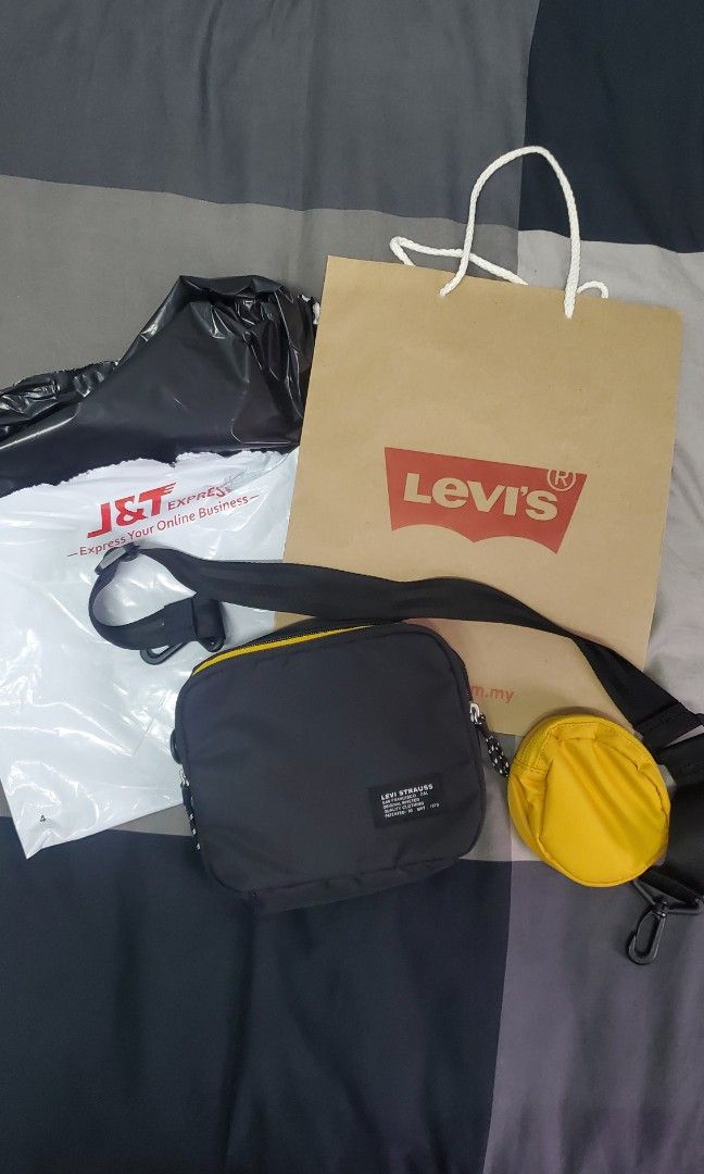 Levi's Men's Modular Crossbody Bag, Men's Fashion, Bags, Sling Bags on  Carousell