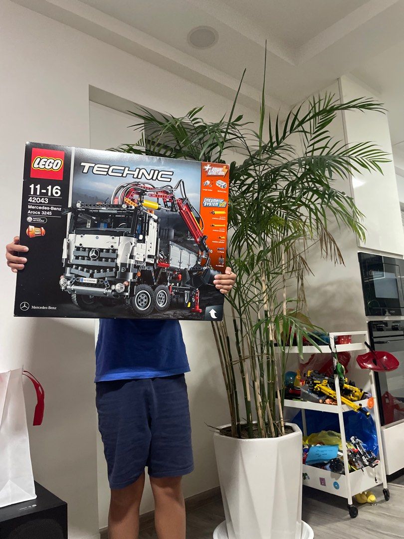 LEGO Technic Mercedes-Benz Arocs 3245 42043 Building Kit (Rare