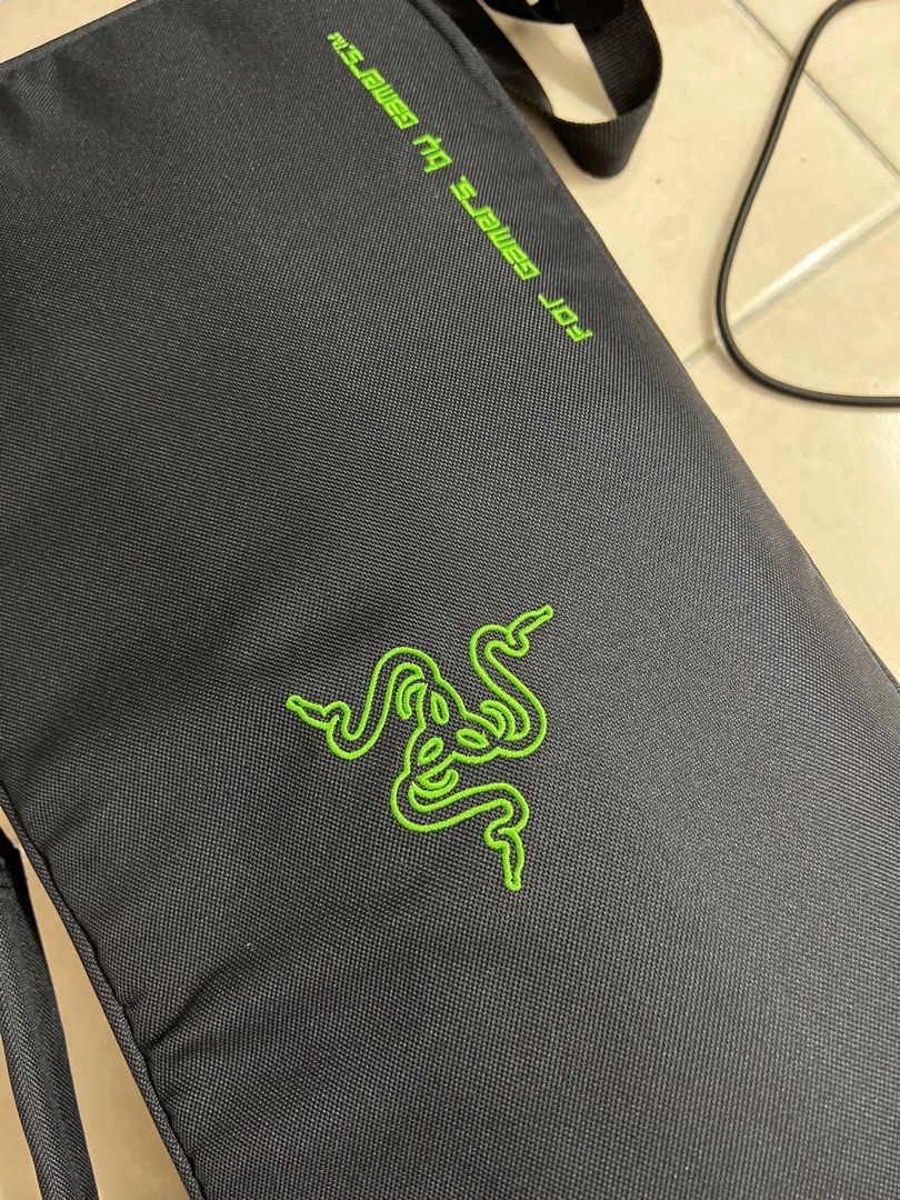 i.TECH - Philippines - The Razer Keyboard Bag is now available at i.TECH -  Philippines! For people who are determined to maintain their advantage  everywhere, the Razer Keyboard Bag is a nifty