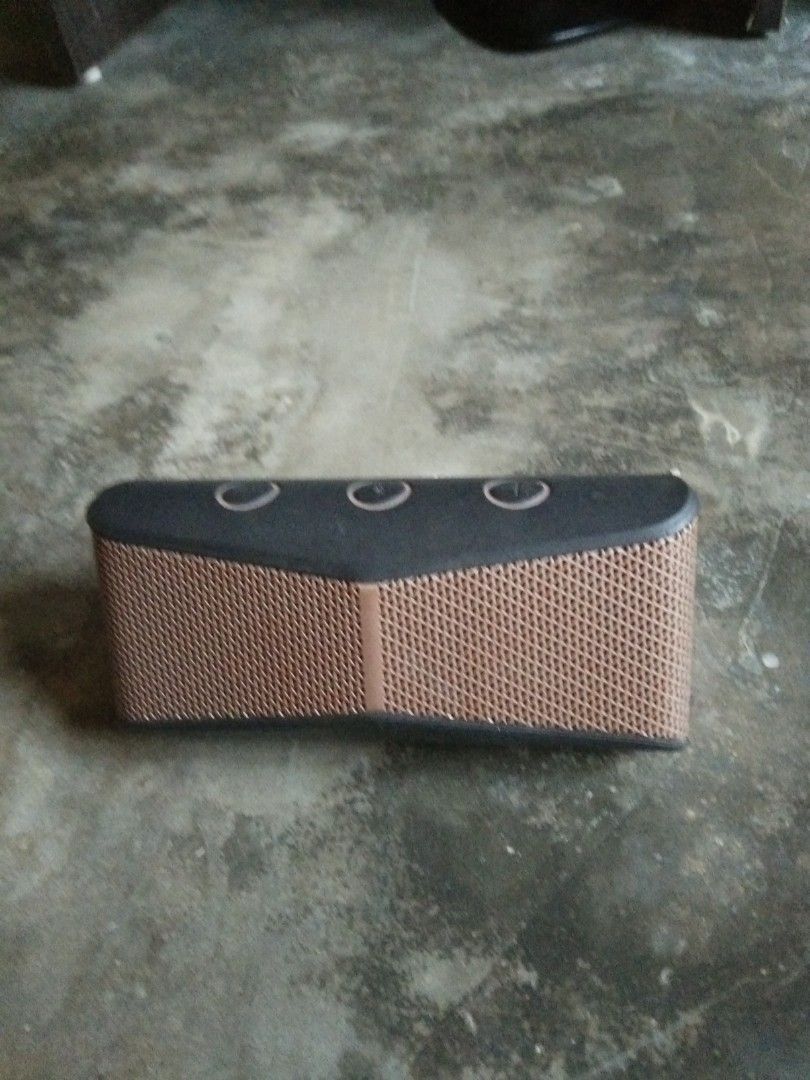 Logitech X300 Mobile Wireless Speaker Review