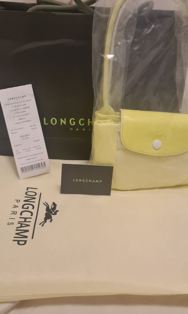 I got the viral Longchamp pouch with handle🌿, Gallery posted by Felicia✨