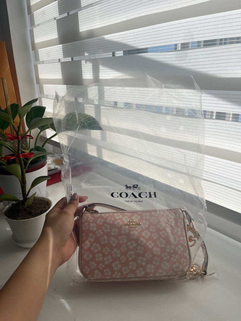 Coach Nolita 19 White Signature, Women's Fashion, Bags & Wallets, Purses &  Pouches on Carousell