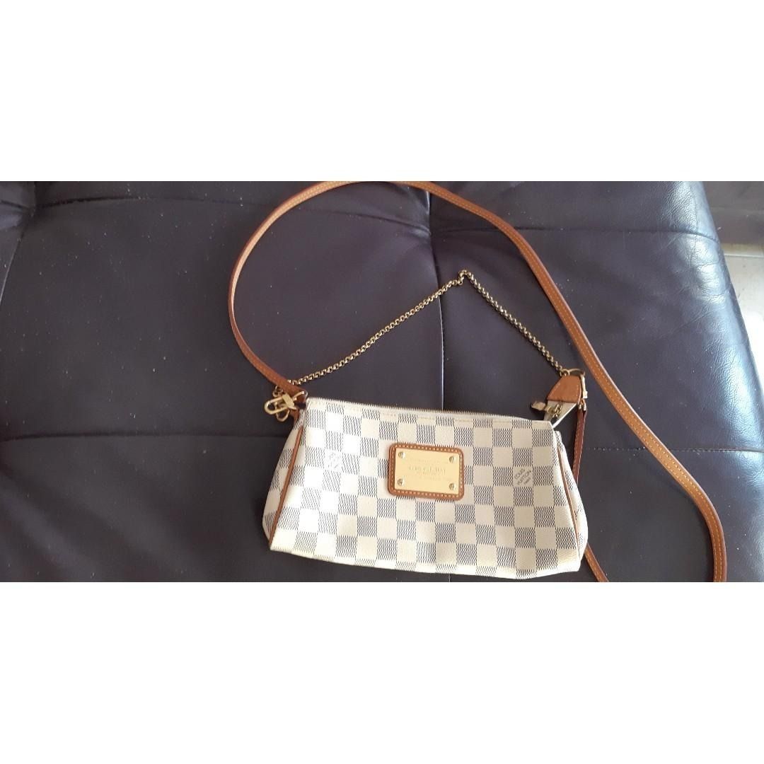 Review, Louis Vuitton Eva Clutch in Damier Azur, Wear and tear, What  fits