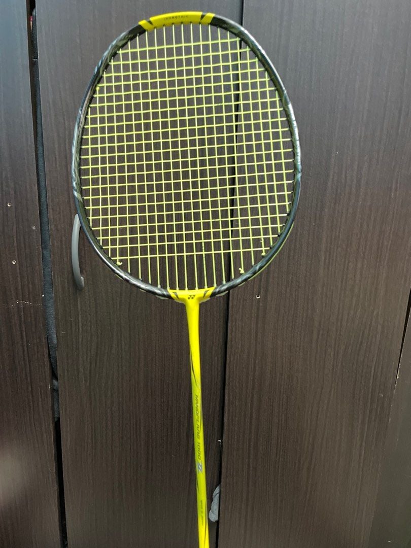 Yonex Nanoflare 1000Z (3UG5), Sports Equipment, Sports & Games