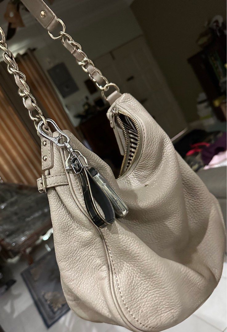 Authentic coach hadley hobo 21, Luxury, Bags & Wallets on Carousell