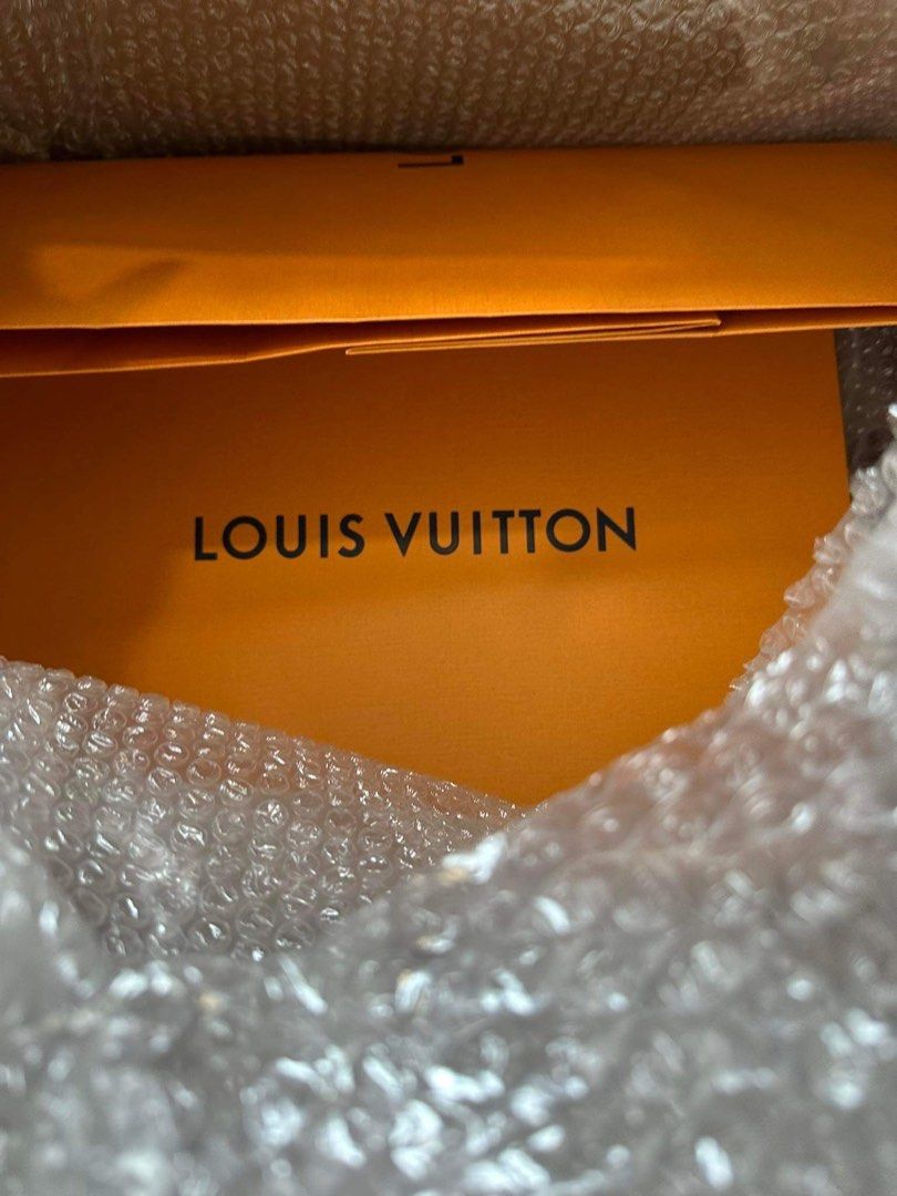 LV Louis Vuitton America's Cup Sneakers Size 7 Men, Luxury, Sneakers &  Footwear on Carousell