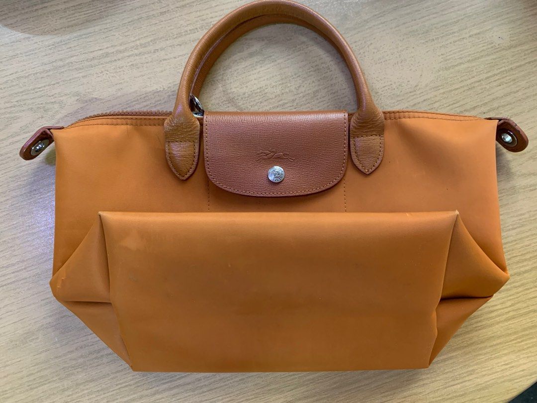 Authentic Longchamp Cuir Medium Size In Black, Women's Fashion, Bags &  Wallets, Tote Bags on Carousell