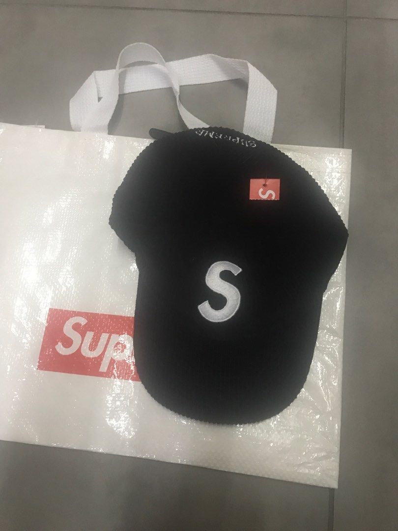 Supreme Warm Up 6-Panel Black, Men's Fashion, Watches