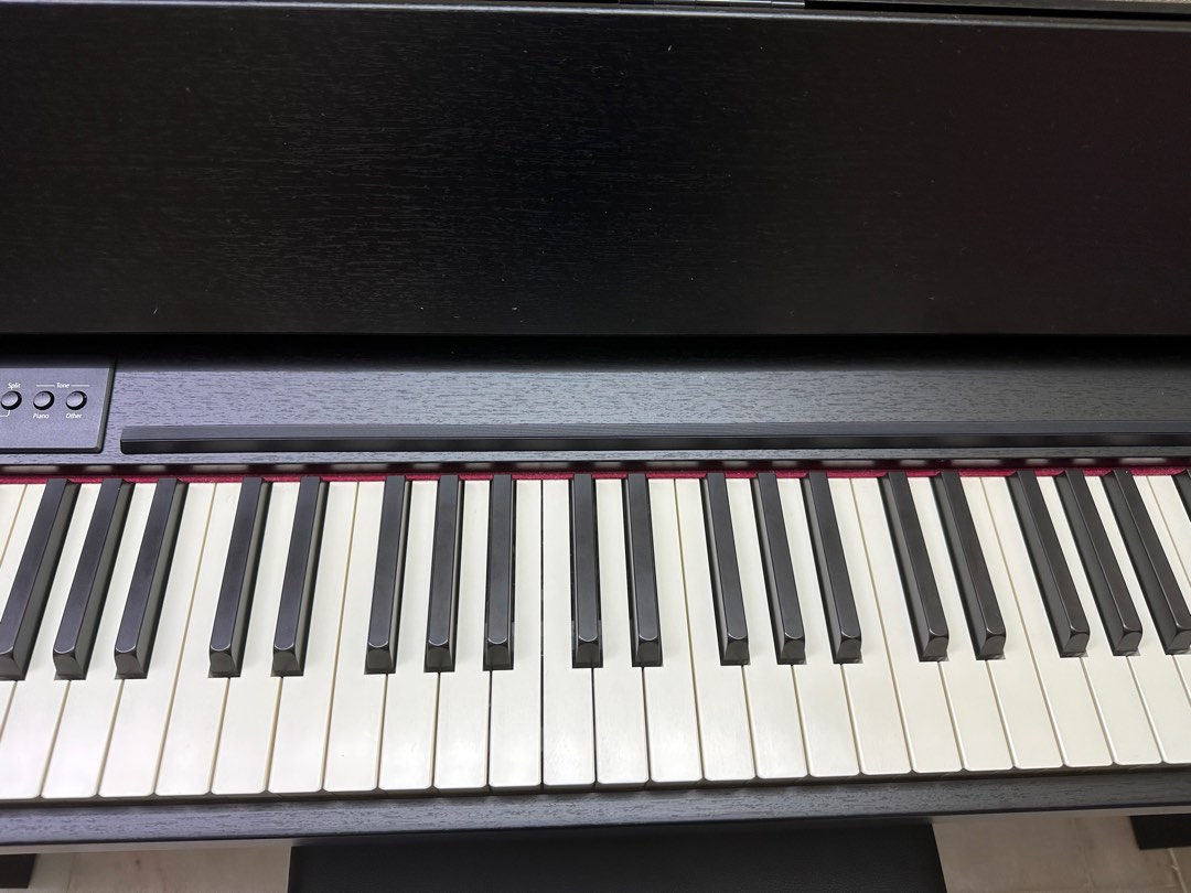 Roland F-140R 88-key Digital Home Piano, Hobbies & Toys, Music