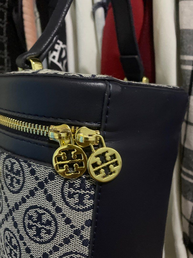 Tory burch makeup discount bag